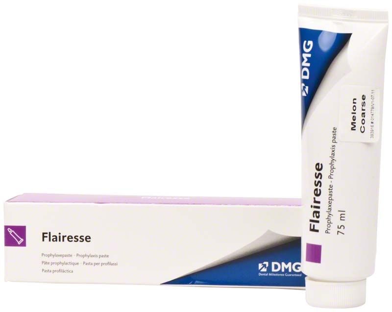 Flairesse Prophylaxepaste Tube Melone grob neben Verpackung, 75 ml.