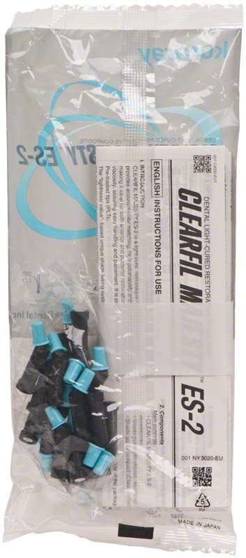 Klarsichtverpackung des Clearfil Majesty ES-2 PLT Komposits mit blauen Applikatoren.