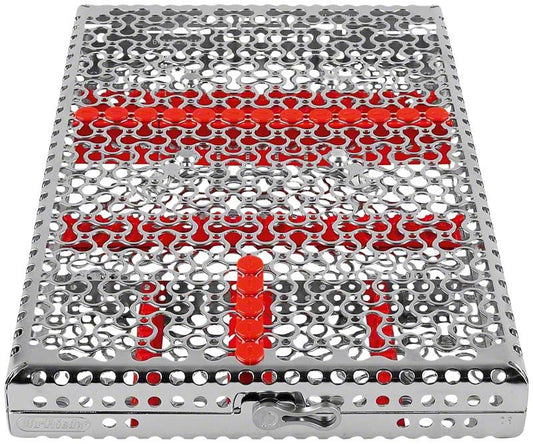 Metallische IMS Kassette Signature DIN für Chirurgie mit rotem Muster.