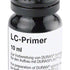 LC-Primer-Flasche mit Etikett und Dosierungsangaben auf weißem Hintergrund.