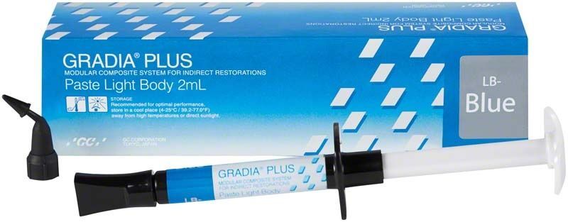 GRADIA® PLUS Paste Light Body LB-blau Karton und Spritze mit Applikationsaufsatz.