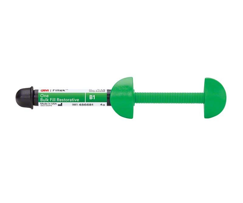 Filtek™ One Bulk Fill Spritze B1 mit grünem Applikator.