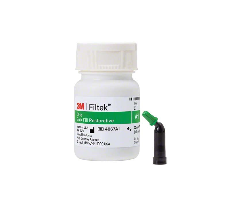 Filtek™ One Bulk Fill Kapseln A1, weißer Behälter mit grünem Etikett.