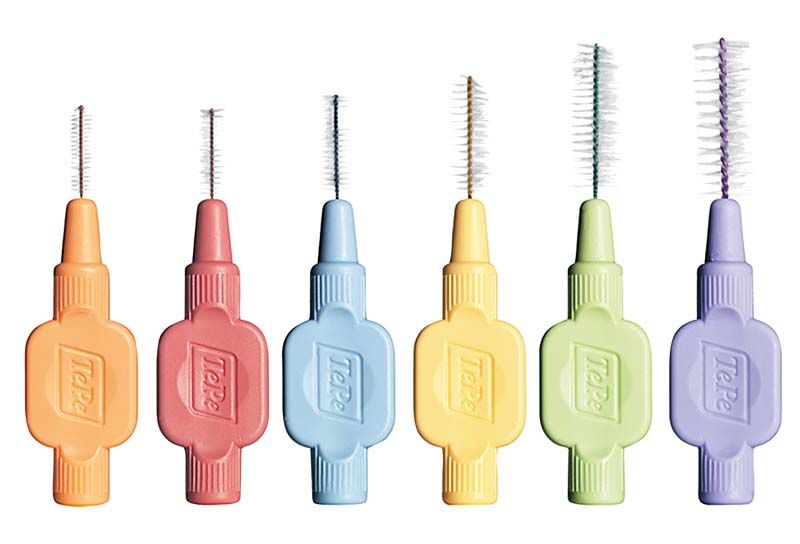 Mehrfarbige TePe Interdentalbürsten Extra Soft in verschiedenen Größen.