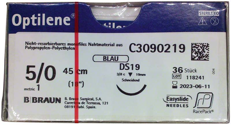 Optilene® Nahtmaterial 5/0, 45 cm, DS19, sterile Verpackung.