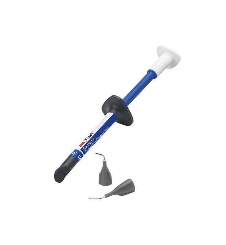Filtek™ Supreme Flowable Spritze mit zwei applizierbaren Kanülenaufsätzen.