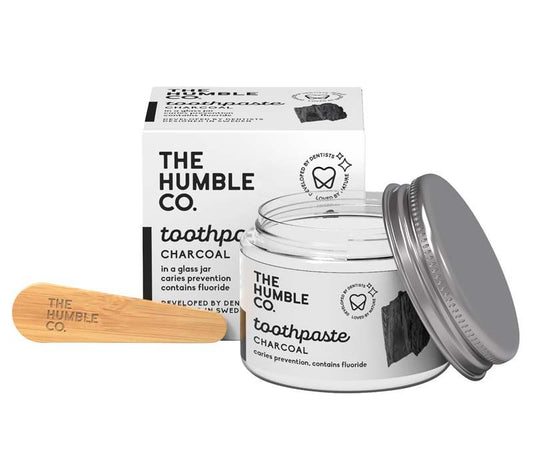 Zahnpasta im Glas mit Aktivkohle und Fluorid von The Humble Co.