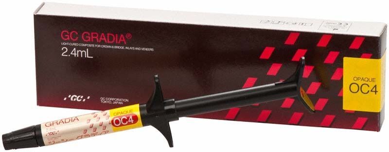 Spritzendispenser von Gradia Opaque OC4 vor roter Verpackung.