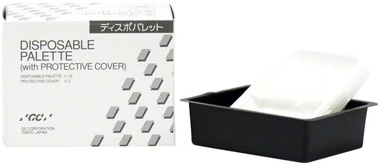 Einwegpalette Gradia mit Schutzabdeckung in schwarzer Schale vor Verpackung.