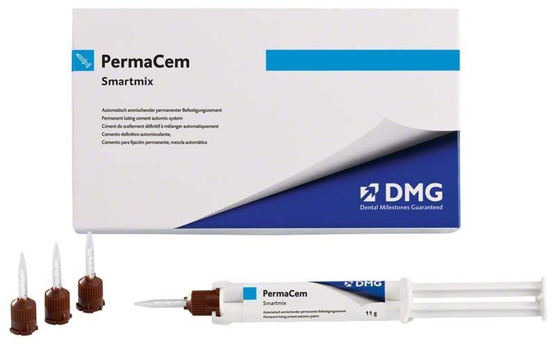 PermaCem Smartmix Spritze mit Verpackung und Aufsätzen für Dentalanwendungen.