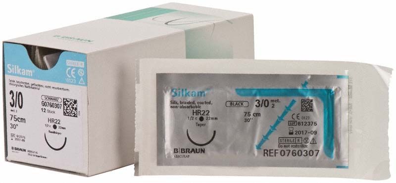 Silkam® 3/0 HR22 Nahtmaterial in Originalverpackung mit Nadelansicht.
