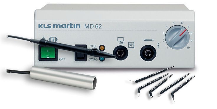 MD 62 Elektrochirurgie-Gerät mit Zubehör und Bedienelementen.