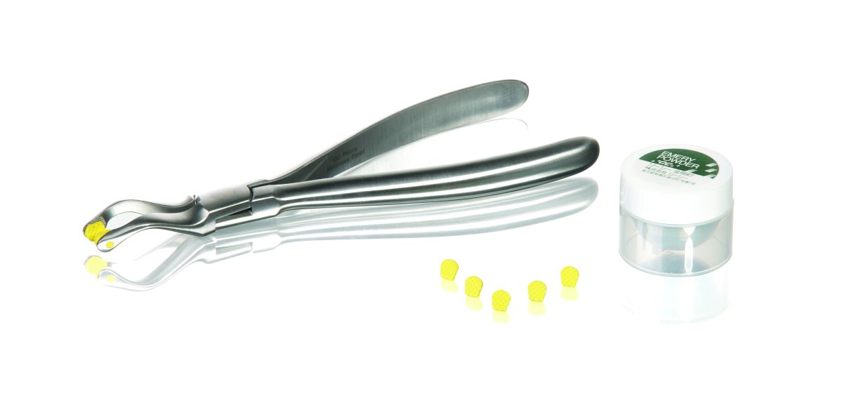 GC K.Y. Plier Accessory Set mit Zange und gelben Gummibacken auf weißem Hintergrund