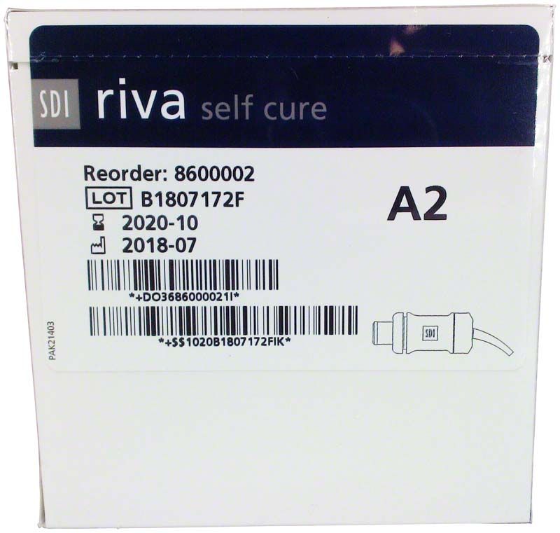 Verpackung der Riva Self Cure Kapseln Normalhärtend A2 mit Barcode und Produktdetails.