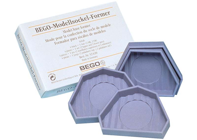 BEGO-Modellsockel-Former Komplettpackung mit drei grauen Formern.