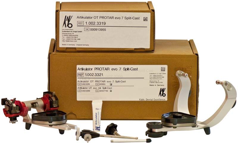 Artikulator PROTAR® evo 7 mit Split-Cast-System und Verpackung im Hintergrund.