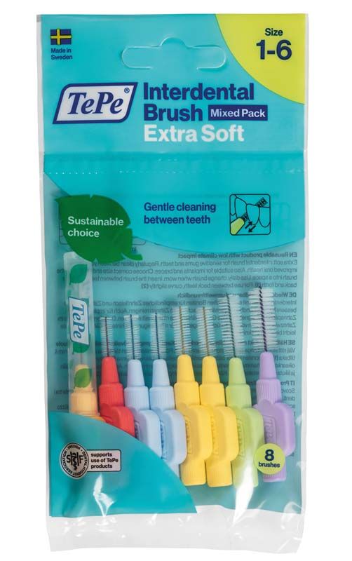 Verpackung mit acht farbcodierten TePe Interdentalbürsten für schonende Zahnzwischenraumpflege.
