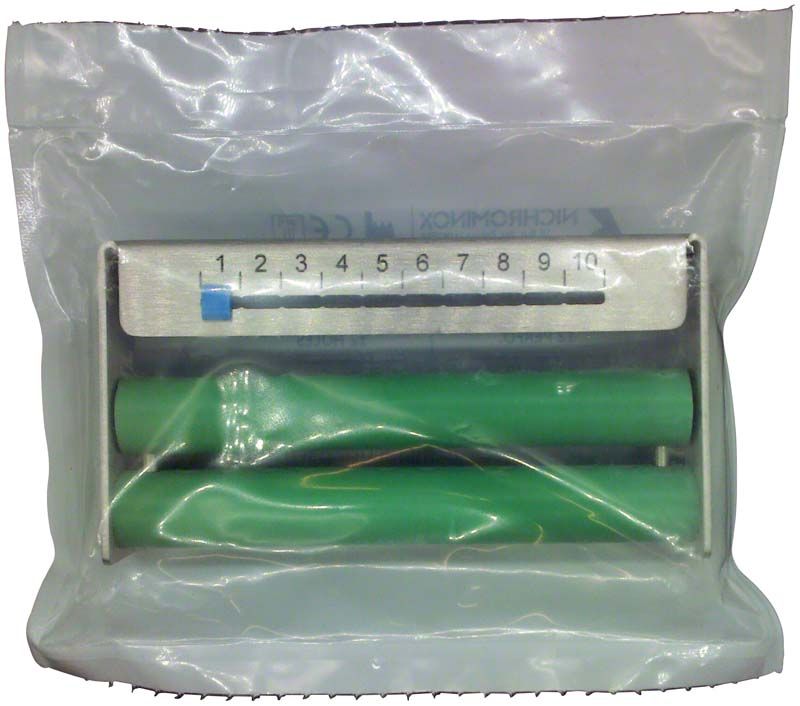 Endo Dispenser mit 12 Löchern in grüner Farbe in Kunststoffverpackung.