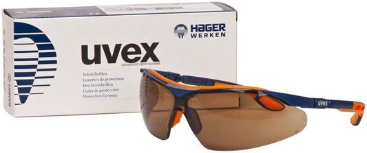 Stilvolle blau-orange Schutzbrille mit braunen Gläsern und UV-Schutz.