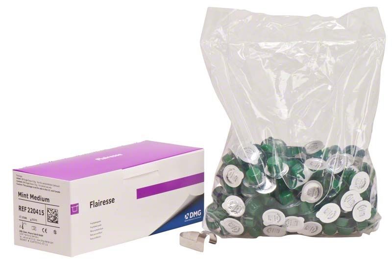 Flairesse Prophylaxepaste Minze, mittlere Stärke, in Einzeldosis-Verpackungen.