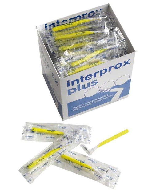 Interdentalbürsten interprox® plus Box mini in gelber Farbe im Karton.