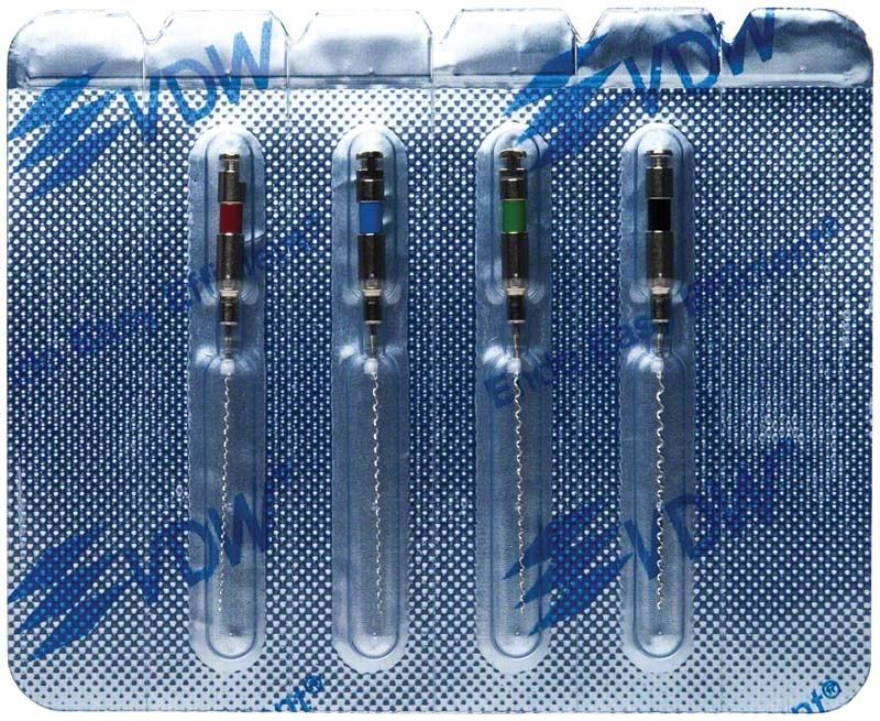 Metallschaft-Wurzelfüller in Blisterpackung, ISO farbcodiert, vier Stück.
