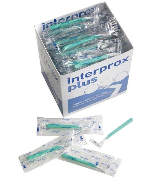 Interprox® plus Box micro (grün) mit einzeln verpackten Interdentalbürsten.