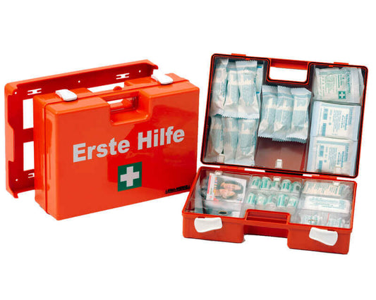 Erste Hilfe-Koffer DIN 13157 aus orangefarbenem ABS-Kunststoff mit Inhalt.