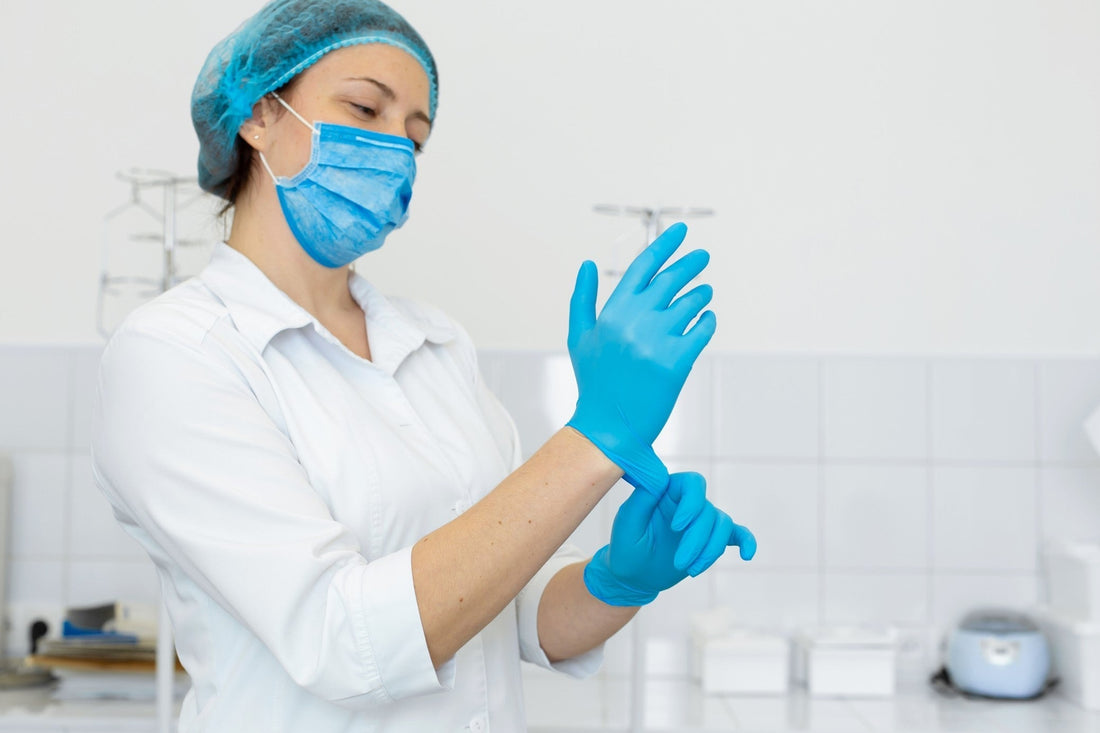 Einmalhandschuhe & sterile Handschuhe richtig anziehen und ausziehen: Tipps & Anleitung