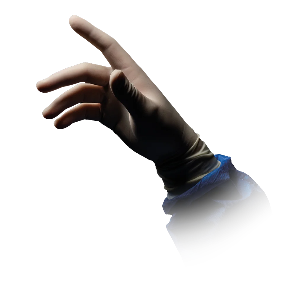 Steriler OP-Latexhandschuh auf Hand, Nahaufnahme mit blauem Manschettenrand.