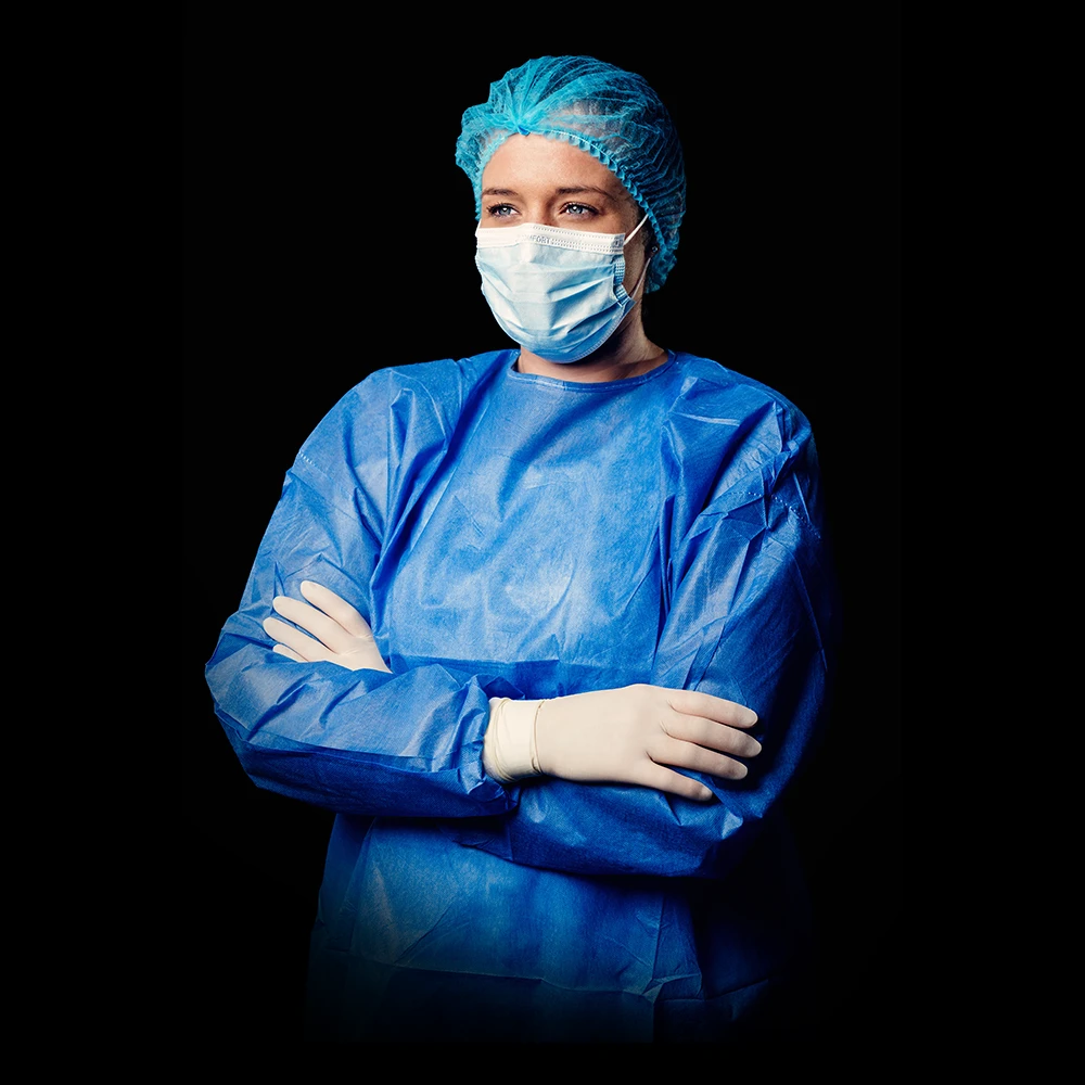 Leichte, luftdurchlässige blaue PP Klipphaube auf medizinischem Personal.