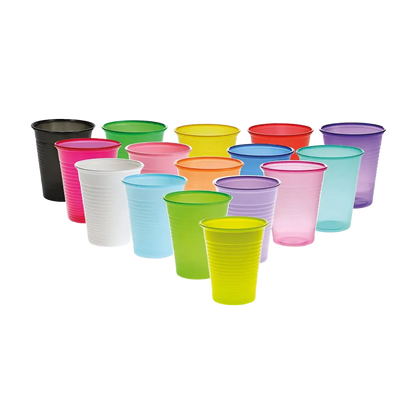 Verschiedene farbige Mundspülbecher aus Kunststoff, 180 ml, nebeneinander angeordnet.