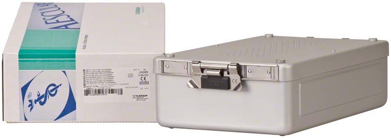 Sterilcontainer mit Deckel- und Bodenperforation, 312 x 190 x 92 mm, neben Verpackung.