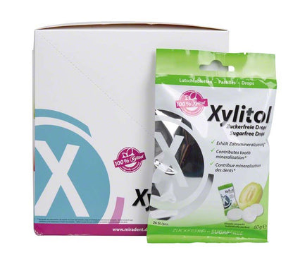 Tüte mit Xylitol Drops Melone vor Verpackungsbox, zahnfreundlich und zuckerfrei.