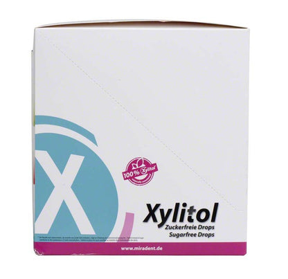 Weiße Verpackung der Xylitol Drops Display Melone mit Logo und Schriftzug.