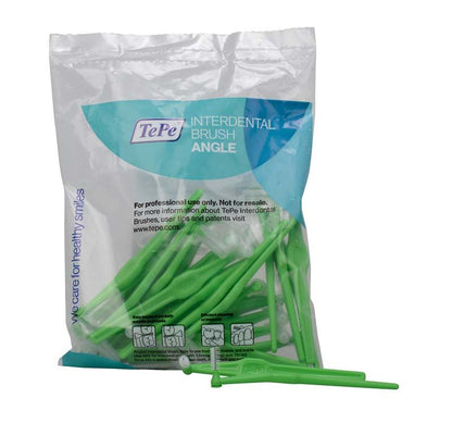 TePe Angle™ Interdentalbürste, grüne Bürsten in transparenter Kunststoffverpackung.