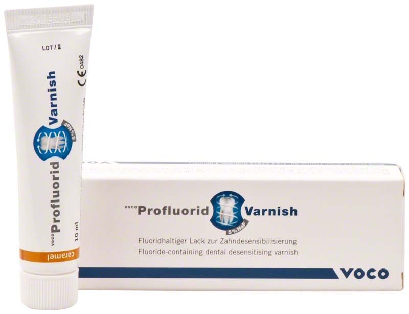 VOCO Profluorid® Varnish Tube 10ml Karamell neben Verpackung.