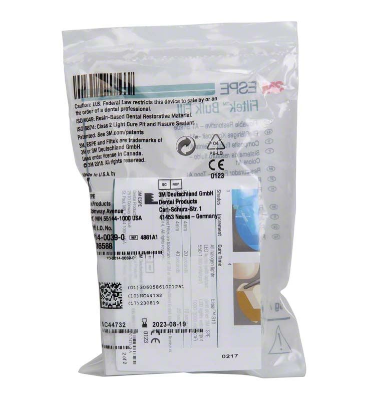 Filtek™ Bulk Fill Flowable Kapseln A1 in transparenter Verpackung mit Etikett und Barcode.