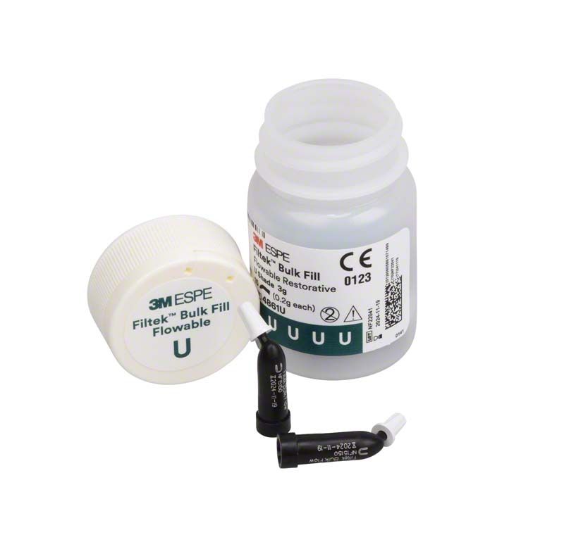 Filtek™ Bulk Fill Flowable Kapseln Universal mit geöffneter Kapsel und Flasche.