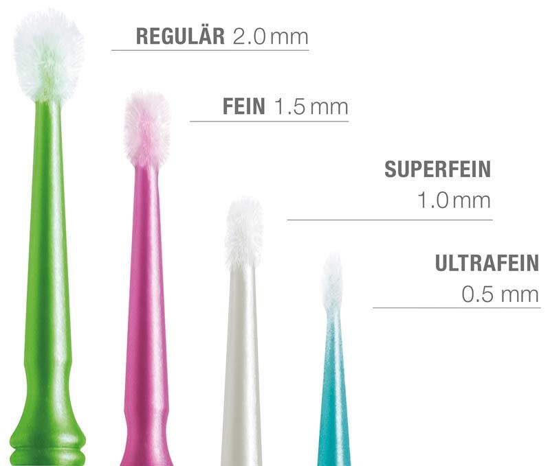 Größenvergleich von Microbrush® Applikatoren in grün, rosa, weiß und blau.