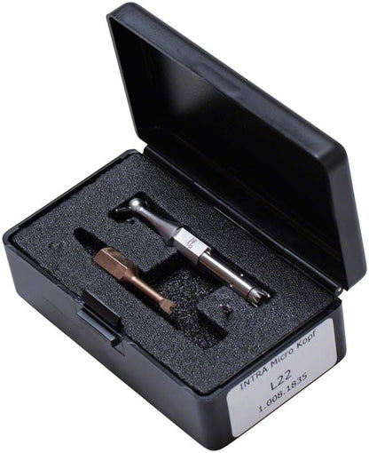 Offene schwarze Box mit INTRA™ Kopf Typ L22, Zahnarztaufsatz.