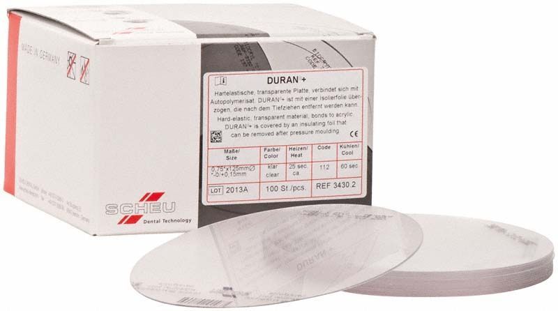 Hartelastische, transparente Tiefziehfolie DURAN®+ auf weißer Verpackung.