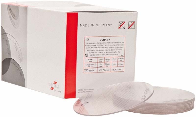 Hochwertige, transparente DURAN®plus Tiefziehfolien neben ihrer Verpackung.