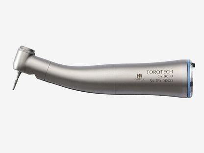 TorqTech Winkelstück blau (1:1) mit Licht auf weißem Hintergrund.