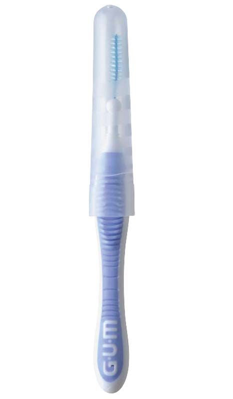 Interdentalbürste GUM® TRAV-LER® in hellblau mit Schutzkappe.