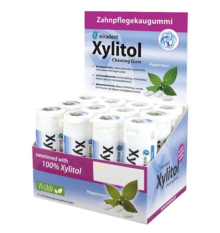 Miradent Xylitol Zahnpflegekaugummi Pfefferminz im Displaykarton.
