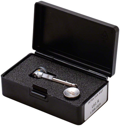 Schwarzes Etui mit INTRA™ Kopf Typ L61R, Detailansicht des Instruments.