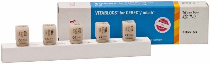 CAD/CAM Blöcke VITABLOCS® TriLuxe forte mit Verpackung für dentalen Einsatz.