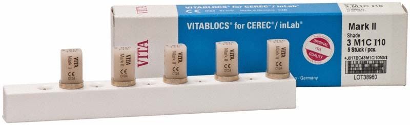VITABLOCS® Mark II I10 VITA 3D-Master Blöcke in Halterung vor Verpackung.