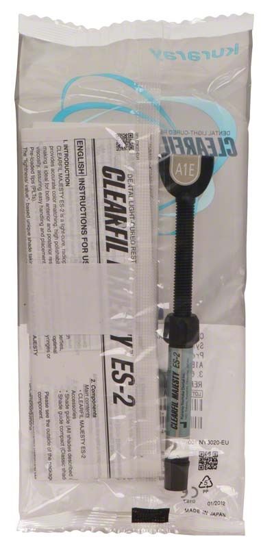 Transparente Verpackung der Clearfil Majesty ES-2 Spritze A1E mit Etikett.